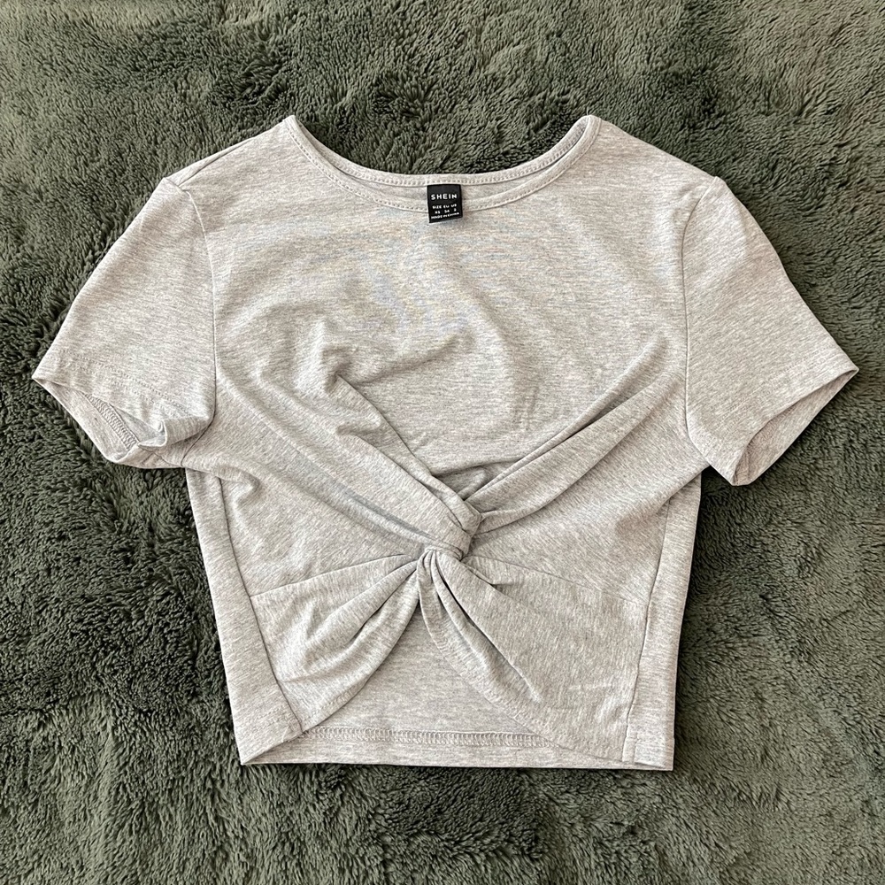 Gray Knot Front Top